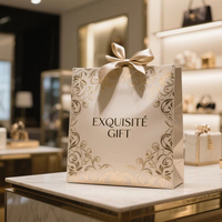 Vente en gros de sacs d'emballage de cadeaux personnalisés en carton avec poignée en ruban imprimé de luxe Sacs en papier pour vêtements, bougies avec logo personnalisé