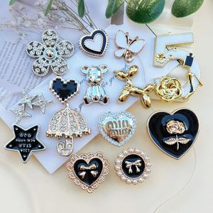 Breloques en plastique/résine argentées de style dessin animé, accessoires de luxe pour la création de bijoux DIY, pour coques de téléphone, chaussures et pinces à cheveux, avec technique de goutte <span class=keywords><strong>d</strong></span>'huile - Product Image 2