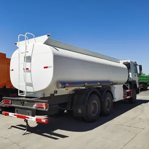 Manufacturers Hot Sale 12R22.5 Tire 3 Axles Oil Fuel Tanker Truck Price
