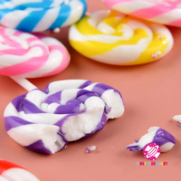 Sucette de confiserie en vrac personnalisée pour enfants Snack Rainbow Swirl Pops Bonbons durs Saveur de fruits sucrés Forme ronde Sucette plate