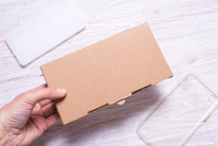 Boîte d'expédition en carton kraft brun en gros pour Smartphones emballage de boîte en papier plié avec logo personnalisé imprimé revêtement UV gaufrage