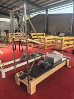 Reformer Pilates en Bois de Chêne Durable et Portable, Demi-Tourneuse, Garantie 2 Ans, Utilisation Universelle, Emballage Boîte en Bois pour Studio, MJD Réglable