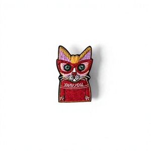 DISEÑO DE GATO INSIGNIA BORDADA EN SEDA - Product Image 1