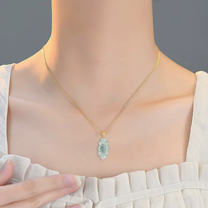 จี้หยกบัวน้ำสีน้ำเงินเกรด A แท้จากธรรมชาติ ประดับทอง 18K พร้อมจี้หยกบัวเกรดน้ำแข็ง รูปทรงดอกไม้ - Product Image 4