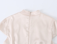 Robe mini moulante chic et décontractée pour femme, nouvelle collection été 2026, style rétro, sans manches, avec col montant.
