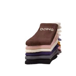 Chaussettes de yoga antidérapantes professionnelles neuves avec logo OEM, chaussettes de Pilates, chaussettes mi-mollet, chaussettes de sport mi-longues, chaussettes de sol de couleur unie - Product Image 5