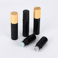 Vente en gros de flacons à bille en verre givré noir mat avec bouchon en bambou, flacons à bille vides rechargeables pour huiles essentielles, 5 ml, 10 ml