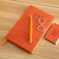 Individuelles Logo Exquisites Siebdruck PU-Leder Business-Style Abschlussgeschenk Schlüsselanhänger Stift Tagebuch Kartenetui Set Shanqi