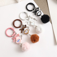 Porte-clés mignon en forme de cœur avec nœud et pompon en fourrure, breloque de sac en peluche colorée, accessoires de chaîne de téléphone pour la décoration de sac à dos