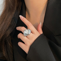 Montre-Bague Digitale en Gros, Véritable Cadran Cœur Minimaliste en Acier Plaqué Or, Petite Montre-Bague Ronde pour Doigt