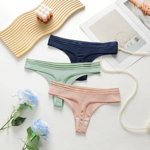 Culottes string côtelées sans couture taille moyenne en coton respirant couleur unie pour femmes – Vente en gros Chine - Product Image 1