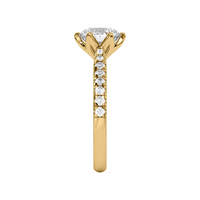 Bague de mariage solitaire en or massif 18 carats avec diamant central rond, tige torsadée fendue, pierres pavées latérales et détails Milgrain