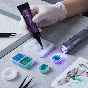 Résine UV Translucide Vibrante 15g avec Pointe de Précision – Résine Cristalline Dure pour Moulage de Pendentifs et Ateliers Créatifs - Product Image 1