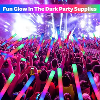 Bâtons lumineux en mousse LED pour fêtes, avec 3 modes de clignotement coloré, fournitures pour fêtes néon, cadeaux pour fêtes lumineuses d'anniversaire