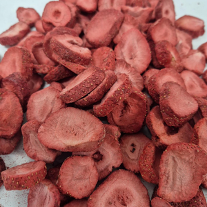 Tranches de fraises conservées biologiques lyophilisées au goût sucré sans sucre ajouté longue durée de conservation en vrac en gros certifié halal - Product Image 1