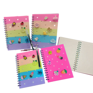Carnet en silicone à spirale pour la rentrée scolaire, avec 6 breloques décoratives amusantes – Vente chaude - Product Image 6