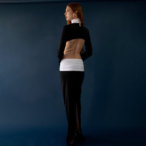 Vestido verde oliva de manga larga con cuello alto, detalle recortado y cintura fruncida para uso nocturno. - Product Image 3