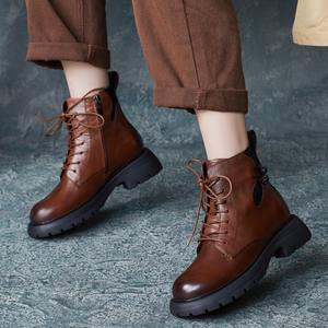 Bottes Martin pour femmes, style britannique élégant, faites à la main, en cuir de vachette, à bout rond, à lacets croisés, hauteur mi-haute, collection automne-hiver - Product Image 1