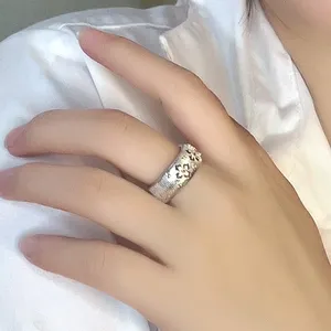 2023 paling laris perhiasan modis cincin antik wanita cincin canggih Niche Court Italia dengan ornamen kerajinan tangan disikat perhiasan modis