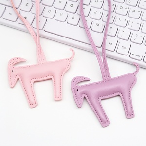 Nouveau Pendentif Sac à Dos Mignon en Forme de Chèvre, Créatif en PU, Breloque de Sac en Forme de Petite Chèvre, Décoration de Sac en Forme de Petite Chèvre de Dessin Animé - Product Image 3