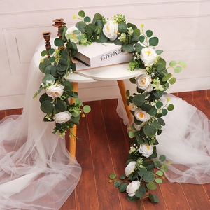 Guirlande artificielle d'eucalyptus avec roses blanches, décoration de table pour mariage, décoration de maison, style rotin, 6 pieds de long - Product Image 1