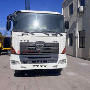 Camion benne Hino 700 6x4 10 roues d'occasion en stock - Product Image 1