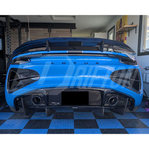 Couvre-prises d'air arrière en carbone visible Emira pour Lotus Emira - Product Image 3