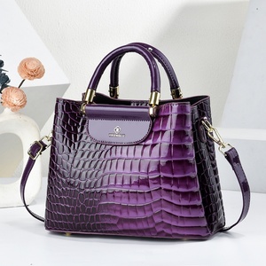Nouveau Sac Fourre-tout Décontracté et Professionnel pour <span class=keywords><strong>Femme</strong></span> 2026 en <span class=keywords><strong>Cuir</strong></span> PU Souple Imperméable Motif Alligator avec Fermeture Éclair et <span class=keywords><strong>Bandoulière</strong></span> - Product Image 3