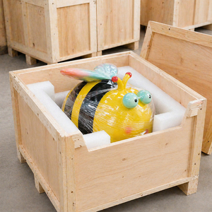 Statue de figurine d'abeille de dessin animé en FRP pour extérieur, sculpture en fibre de verre pour parc et jardin, ornement décoratif pour enfants - Product Image 3
