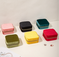 Boîte de rangement de voyage rectangulaire portable en velours, design personnalisé, doublure en daim, miroir élégant, pour bijoux Macaron - Vente en gros