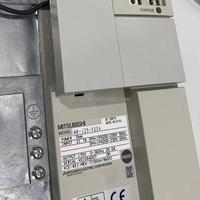 MR-JE-70A Amplificador de Servoaccionamiento AC Interfaz General SSCNET 0.75kW 750W 200V para Máquinas Herramienta, Robots, Embalaje y Control de Movimiento de Precisión