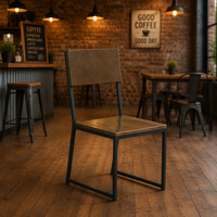 Chaise de salle à manger vintage industrielle pour restaurant commercial, robuste, avec structure en métal noir et assise en bois, empilable, pour café et bistrot