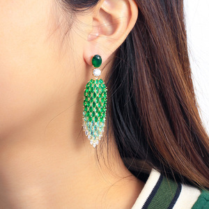 Magnifiques Boucles d'Oreilles Pendante Longues Coupe <span class=keywords><strong>Marquise</strong></span> Pierre Zircon Cubique Vert pour Fête Mariage Bijoux Fantaisie Indiens <span class=keywords><strong>Femme</strong></span> - Product Image 2
