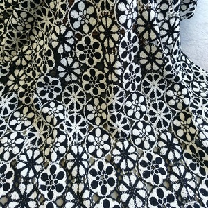 Tela de Encaje Guipur Nigeriano <span class=keywords><strong>en</strong></span> Blanco y Negro, Tela de Encaje Africana Soluble <span class=keywords><strong>en</strong></span> Agua de Alta Calidad para Bodas de Mujeres - Product Image 2
