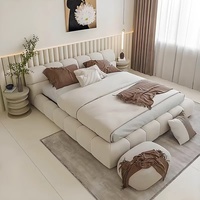 Lit double rembourré en tissu doux de haute qualité de style moderne blanc pour chambre à coucher ou appartement