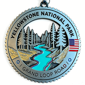 Medalla de recuerdo del Parque Nacional de Yellowstone, Carretera Grand Loop, de aleación de zinc bañada en plata, con emblema patriótico esmaltado y troquelado circular. - Product Image 6