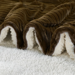 Manta de Felpa Tipo Waffle de 127x152cm, Súper Suave, Cálida y Acolchada, de Microfibra de Poliéster, para Sofá, Cama o Sillón - Product Image 4