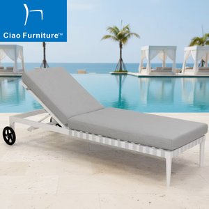 Chaises longues en <span class=keywords><strong>aluminium</strong></span> blanches extérieures de meubles de chaises longues de piscine d'hôtel de station de vacances commerciale avec le coussin - Product Image 1