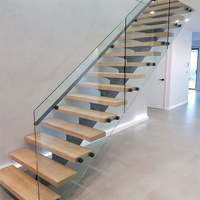 Escalier droit standard australien / nord-américain, escalier intérieur moderne, marches en bois, escaliers intérieurs