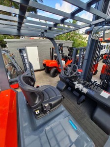 Montacargas Diésel HELI FD70 de 7 Toneladas con Rotador de Tambor, 4WD, Mástil de 3 Etapas, Uso Industrial Pesado, Neumáticos Sólidos/Neumáticos - Product Image 4