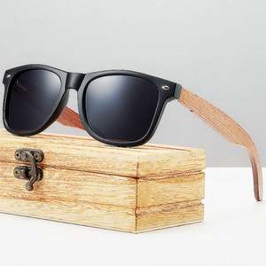 Lunettes de soleil en bois naturel faites à la main avec logo personnalisé 2025, monture carrée en bois, polarisées, en bambou, pour hommes et femmes - Product Image 1