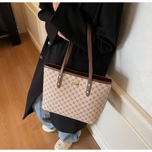 Hot Sale Geometric Pattern <b>Tote</b> <b>Bag</b> Customized Logo <b>Waterproof</b> Large Capacity PU Handbag - Product Image 3