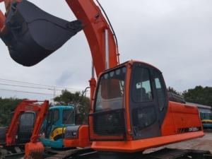 รถขุดตีนตะขาบมือสอง Doosan DX225LC ขนาด 22 ตัน สำหรับงานดินและงานก่อสร้างถนน - Product Image 3