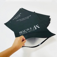 Sacs à fermeture éclair translucides pour vêtements avec logo personnalisé, sacs à fermeture éclair mats noirs givrés en CPE pour l'emballage des vêtements