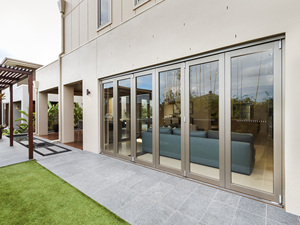Portes <span class=keywords><strong>de</strong></span> <span class=keywords><strong>garage</strong></span> en verre dépoli / <span class=keywords><strong>Porte</strong></span> en verre commerciale extérieure <span class=keywords><strong>Porte</strong></span> pliante en aluminium - Product Image 4