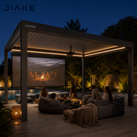 Pergola motorisée en aluminium à lames orientables Jiake avec écran de projection rétractable et éclairage LED à intensité variable pour cinéma en plein air et fêtes