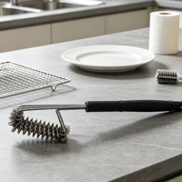 Brosse de nettoyage de barbecue robuste 3-en-1 avec grattoir et poils en acier, manche long de 43,5 cm pour grilles à gaz et à charbon de bois