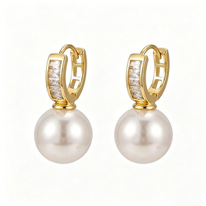 Boucles d'oreilles créoles en perles blanches plaquées or pour femmes, bijoux de fête, design géométrique, micro-serties de zircon - Product Image 5
