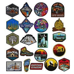 Patchs brodés personnalisés pour le camping en plein air, les montagnes hors route, les rivières, les paysages naturels, patchs brodés à velcro pour sacs à dos - Product Image 1