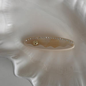 Pince à cheveux en acétate doré, motif coquillage, thème océan estival, pince latérale, pince bec de canard, accessoire capillaire - Product Image 4